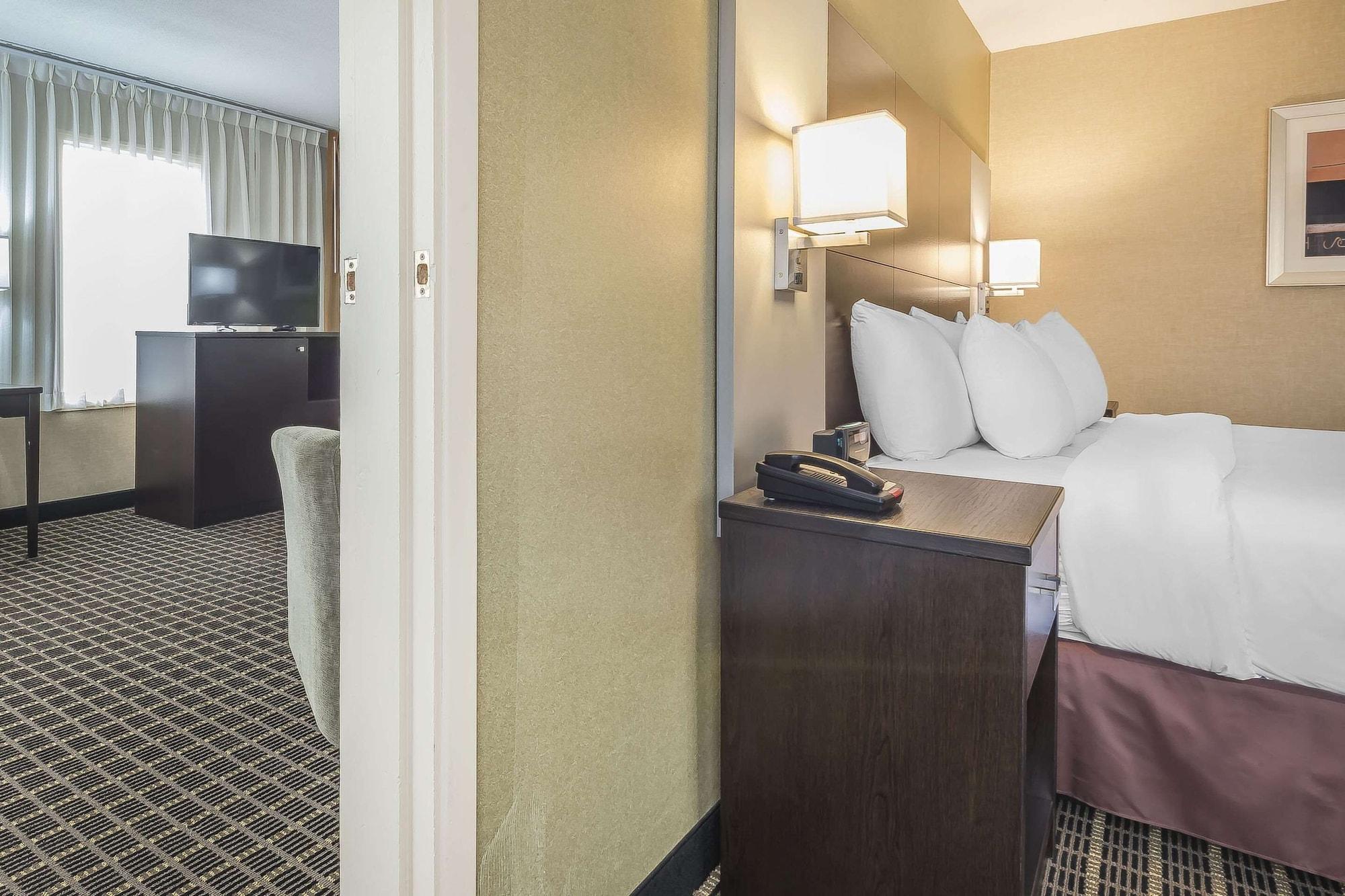 Quality Inn & Suites Downtown Windsor Kültér fotó