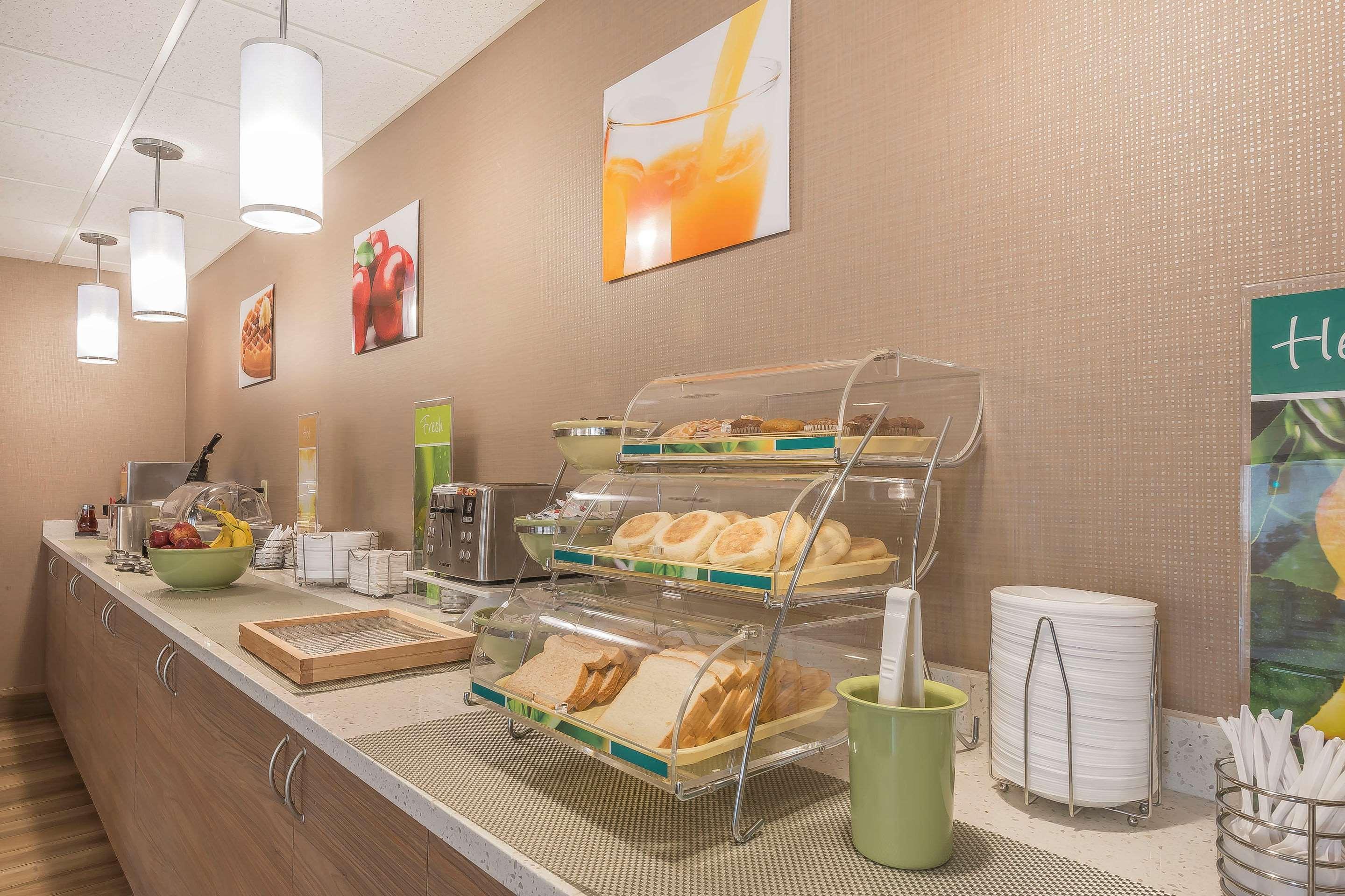 Quality Inn & Suites Downtown Windsor Kültér fotó